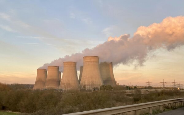 power-station-chimneys-belching-steam-environmental-impact-fossil-fuel