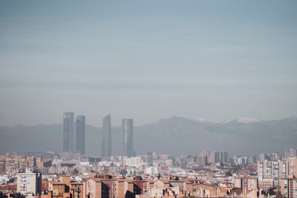 madrid-skyline-from-the-air-with-pollution