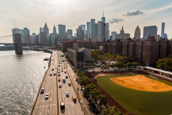 busy-highway-running-through-new-york-city-with-brooklyn-bridge
