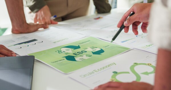 closeup-group-asia-businesspeople-talk-esg-strategies-risk-management-workshop-