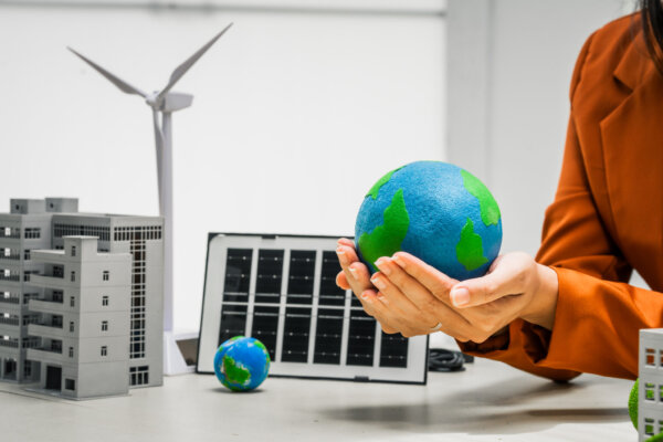 a-businesswoman-working-at-a-desk-in-sustainable-u-2025-02-15-04-25-26-utc-2048×1365-1