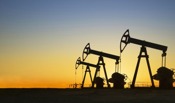 silhouette-of-oil-wells-in-desert-at-sunset-texas-usa