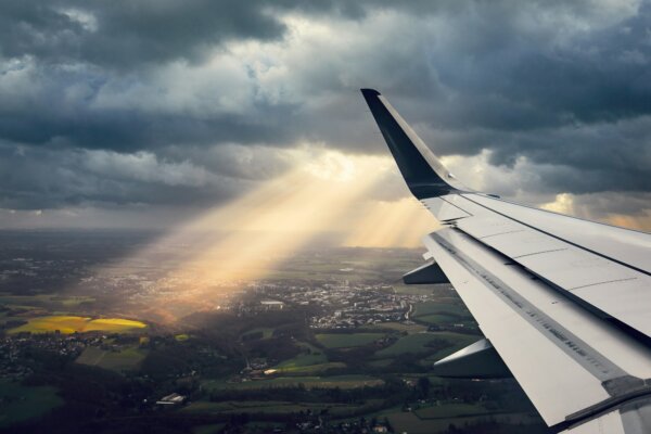 airplane-in-the-windstorm