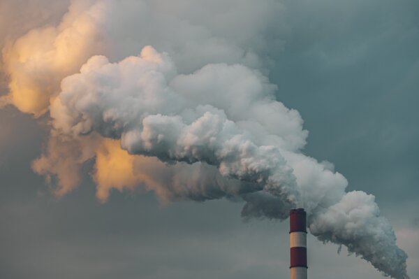 thick-smoke-from-plant-chimney-polluting-the-air
