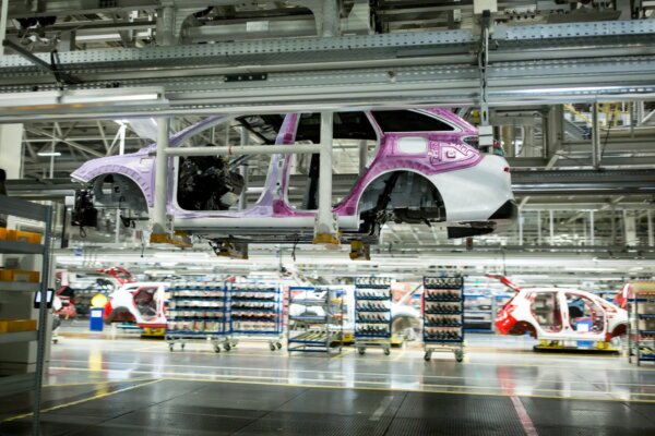 modern-automatized-car-production-in-a-factory