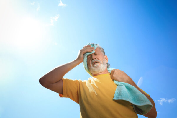 senior-man-with-towel-suffering-from-heat-stroke-o-2026-03-27-01-25-13-utc-2048×1365-1