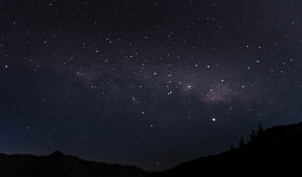 beautiful-shot-of-the-starry-sky-in-the-middle-of-2026-09-23-11-44-29-utc-2048×1206-1