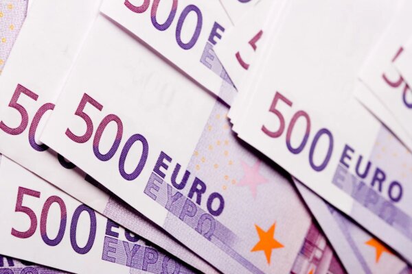 euro-banknotes