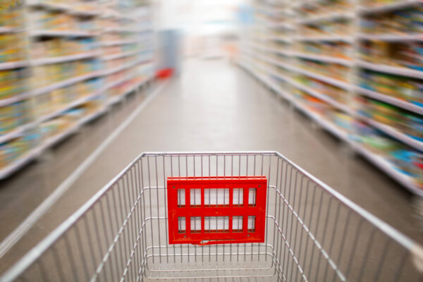 shopping-cart-in-a-supermarket-aisle-view-2026-09-22-22-02-39-utc-2048×1366-1