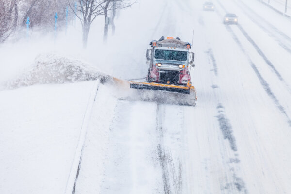 snowplow-removes-snow-from-highway-in-winter-2026-09-22-14-36-52-utc-2048×1365-1