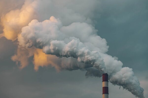 thick-smoke-from-plant-chimney-polluting-the-air